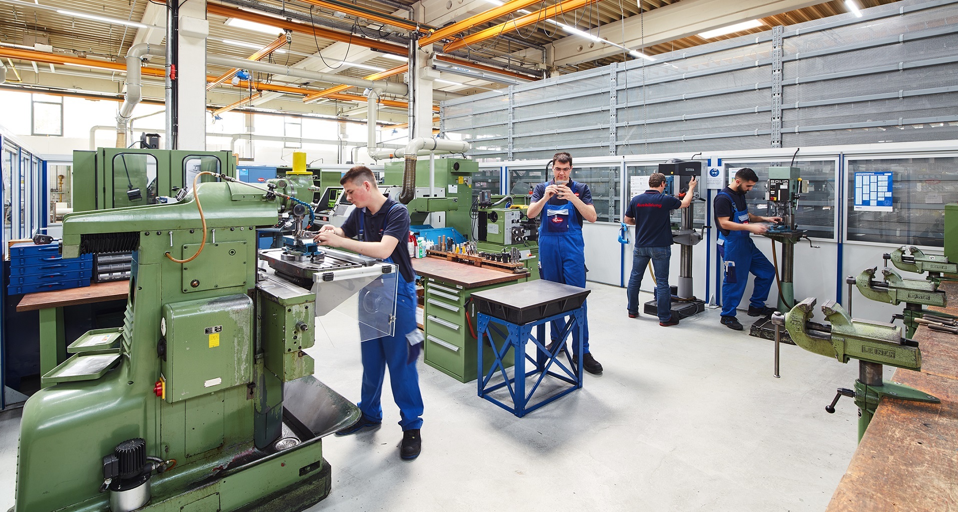 Mehrer Training workshop for trainees on the lathe, grinding machine and milling machine
