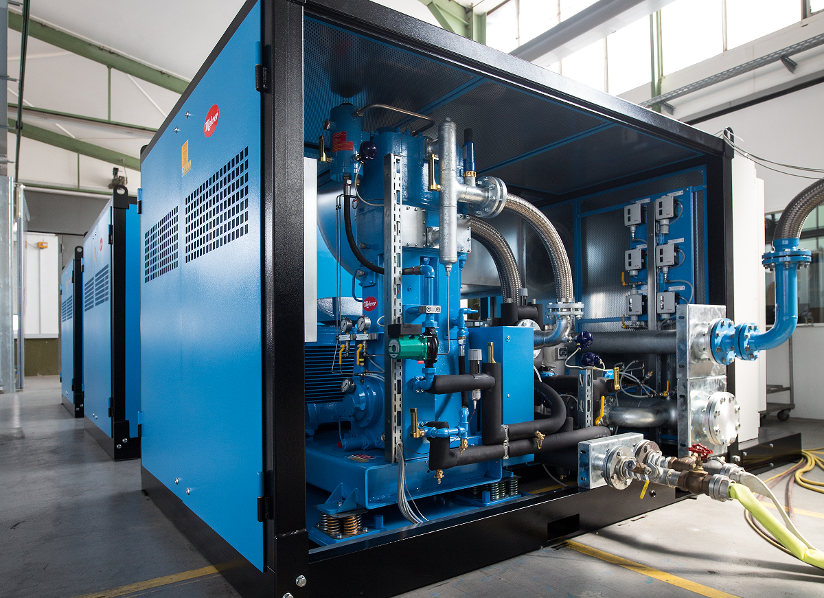 Oil-free and dry-running booster compressor
